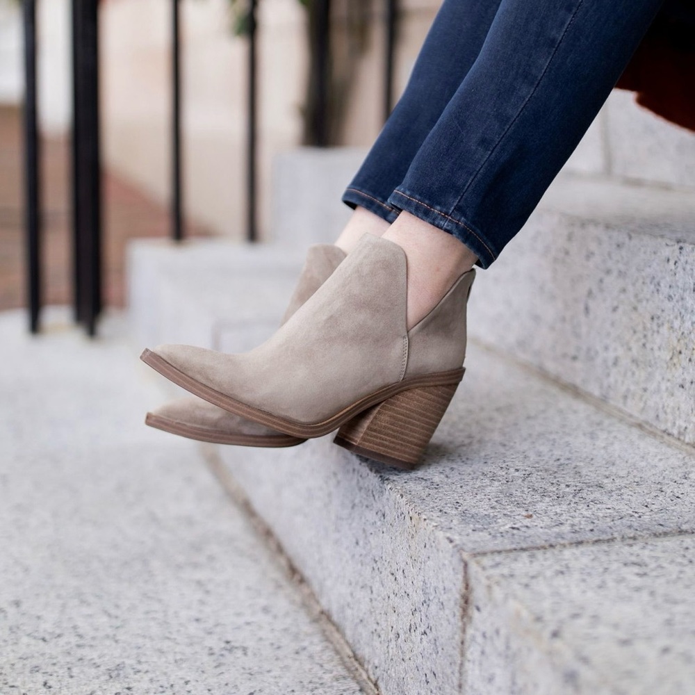 Vince Camuto Gigietta Suede Block Heel Ankle Bootie, Size 5, Gray